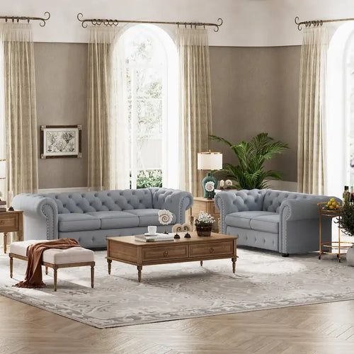 2-teiliges Set aus Chesterfield-Sofa und Loveseat mit Knopfheftung und gerollten Armlehnen