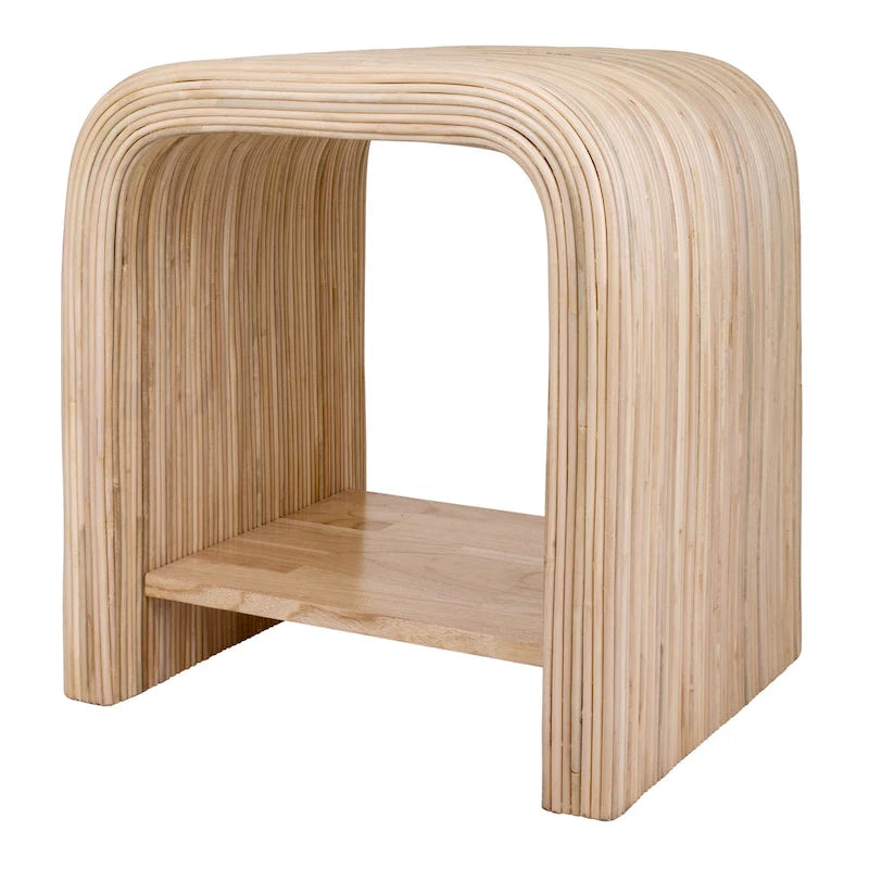 Table basse en rotin et table d’appoint